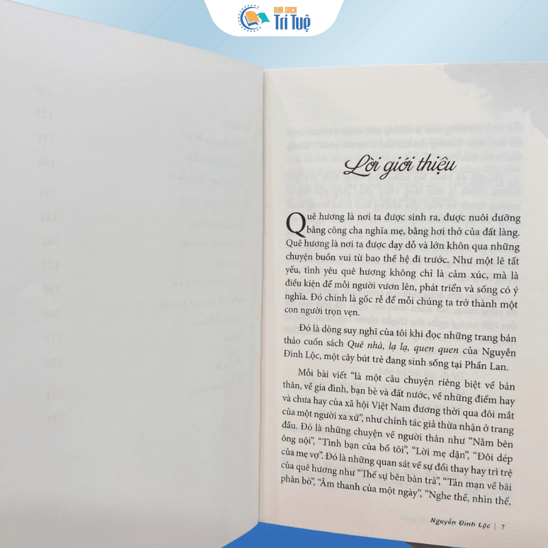 Sách: Quê Nhà Lạ Lạ Quen Quen