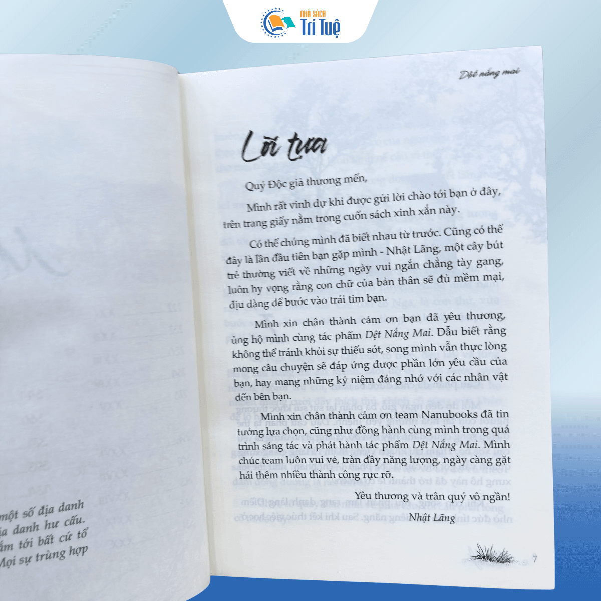 Sách: Dệt Nắng Mai
