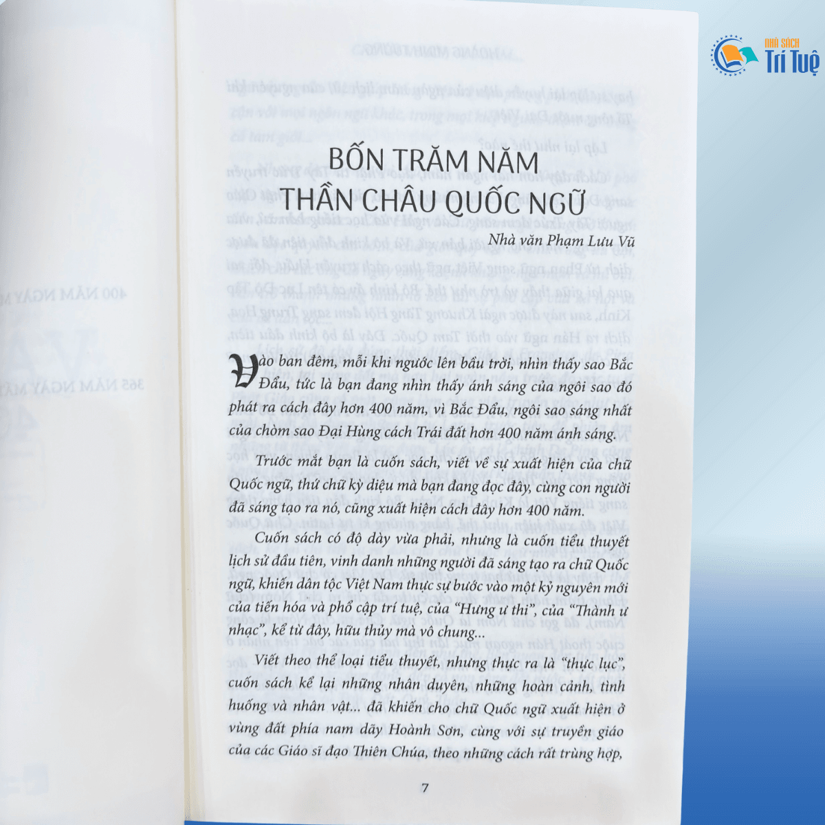 Sách: Chữ và người 400 năm